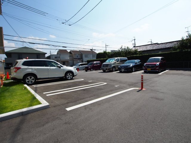 駐車場　敷地内ゴミ捨場