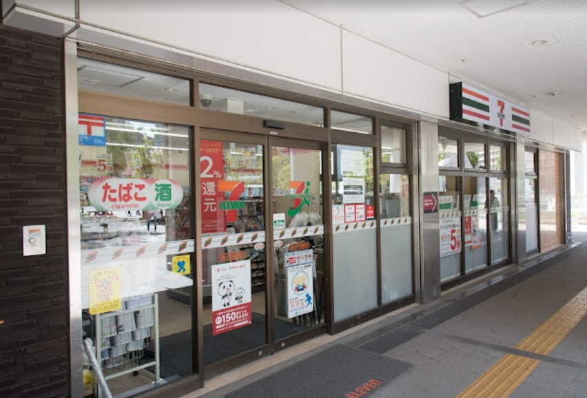 コンビニ　セブンイレブン 勝どき駅前店（コンビニ）まで161m