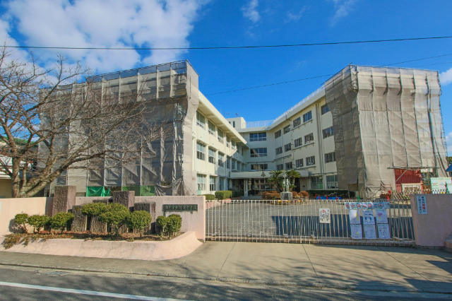 小学校　岡山市立旭竜小学校（小学校）まで1389m