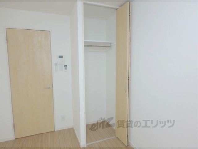 収納　ハンガー掛けがあるので便利です