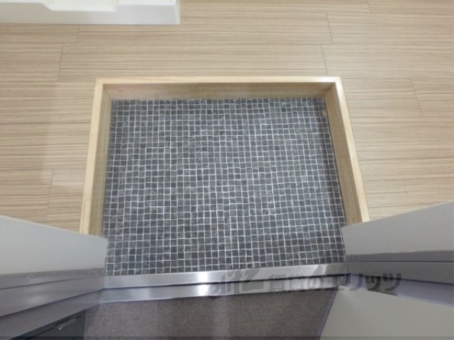 フラッティ花園ミンクの玄関写真