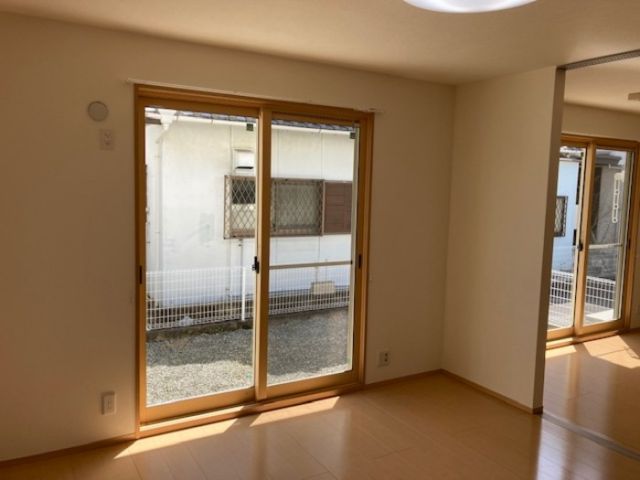 ＪＲ東海道本線 豊橋駅 徒歩5分 2階建 築19年の居間写真