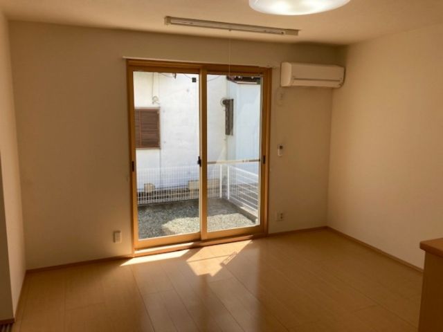ＪＲ東海道本線 豊橋駅 徒歩5分 2階建 築19年の居間写真
