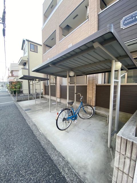 南海高野線 初芝駅 徒歩5分 3階建 築15年の外観写真