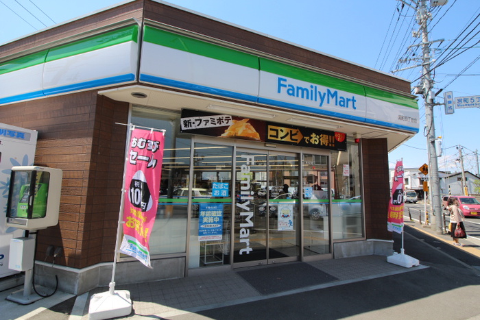 コンビニ　ファミリーマート宮町四丁目店（コンビニ）まで200m