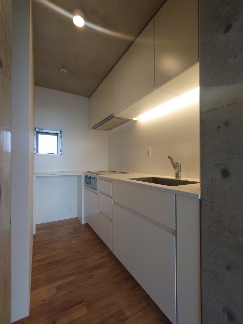 キッチン　３口ＩＨコンロ