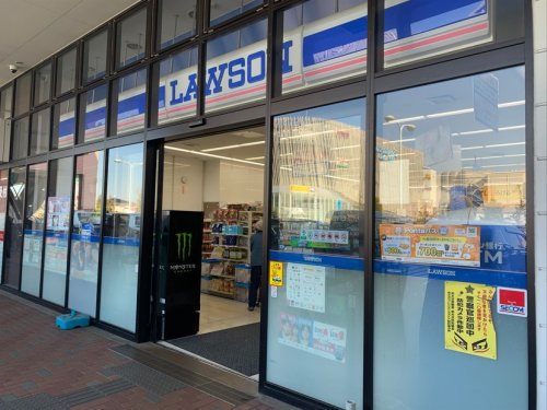 コンビニ　ローソン フォレストモール南大沢店（コンビニ）まで135m