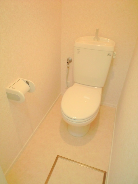 トイレ　バストイレ別で清潔感のあるトイレ