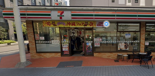 コンビニ　セブンイレブン 大阪道修町1丁目店（コンビニ）まで63m