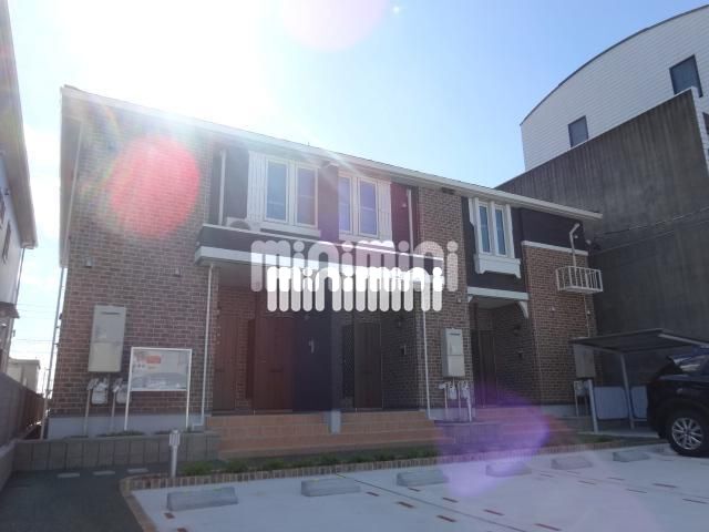建物外観　玄関側の建物です