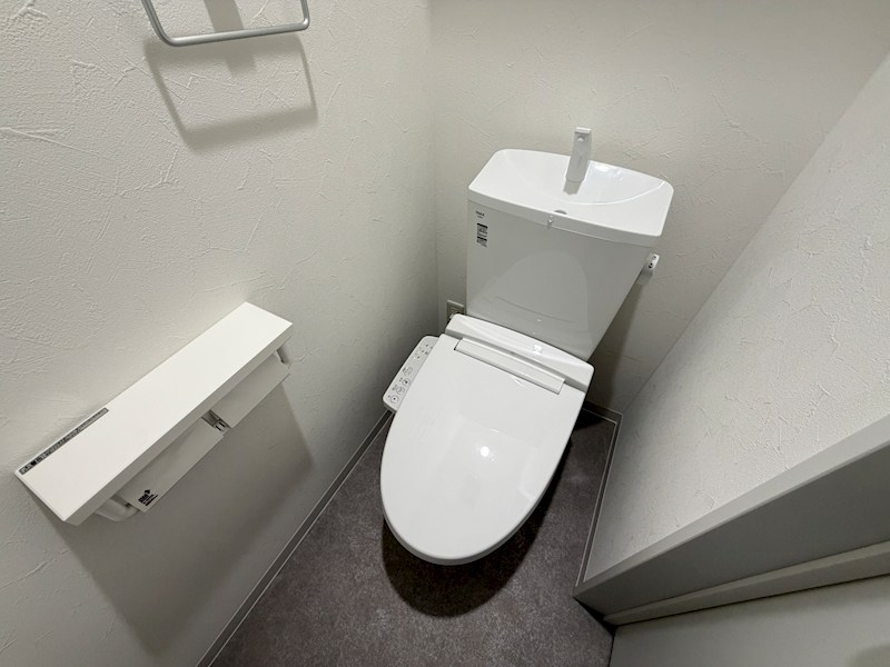 EIJU牧野駅前Bのトイレ写真