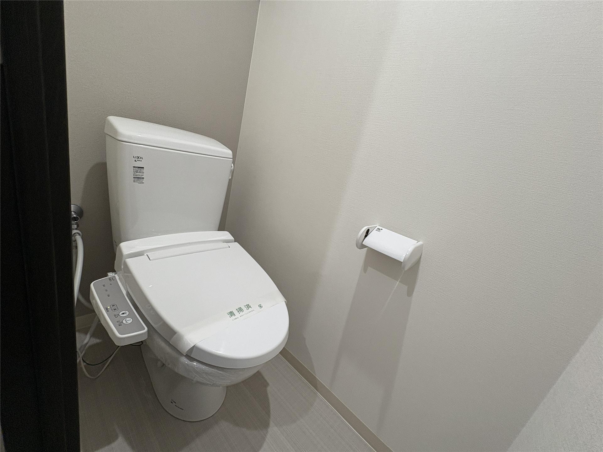 トイレ　温水洗浄便座付きのトイレです