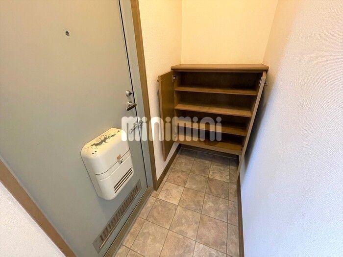セレナ南湖の玄関写真