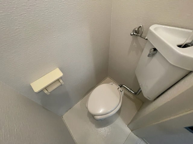 阪急宝塚線 蛍池駅 徒歩8分 3階建 築49年のトイレ写真