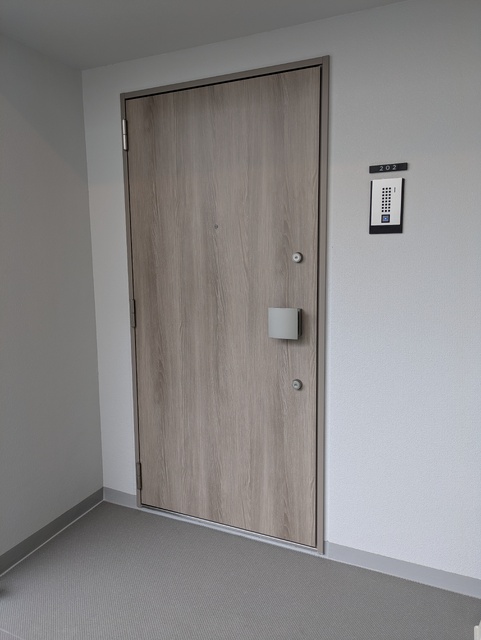 玄関　※同間取り別号室の写真です