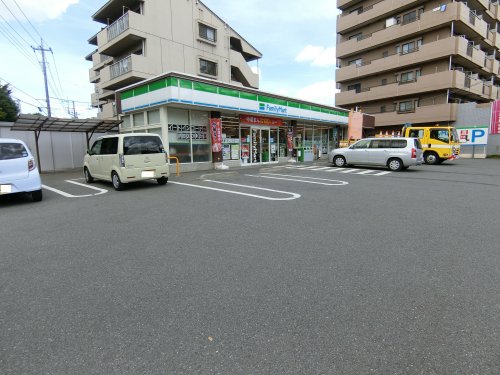 コンビニ　ファミリーマート坂戸駅南けやき通り店（コンビニ）まで418m
