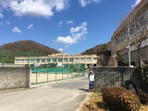中学校　志方中学校（中学校）まで1586m