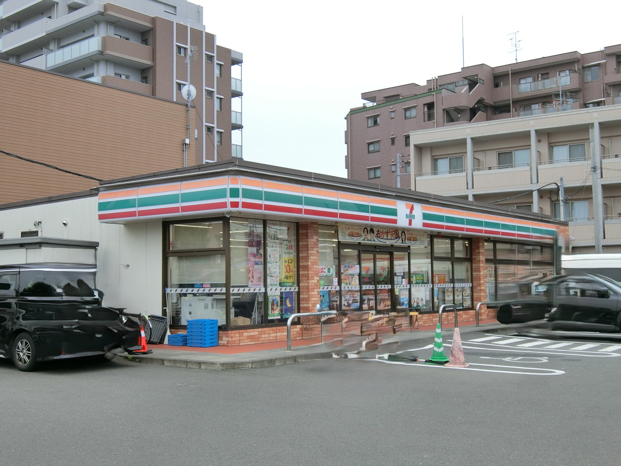 コンビニ　セブンイレブン仙台高松1丁目店（コンビニ）まで675m