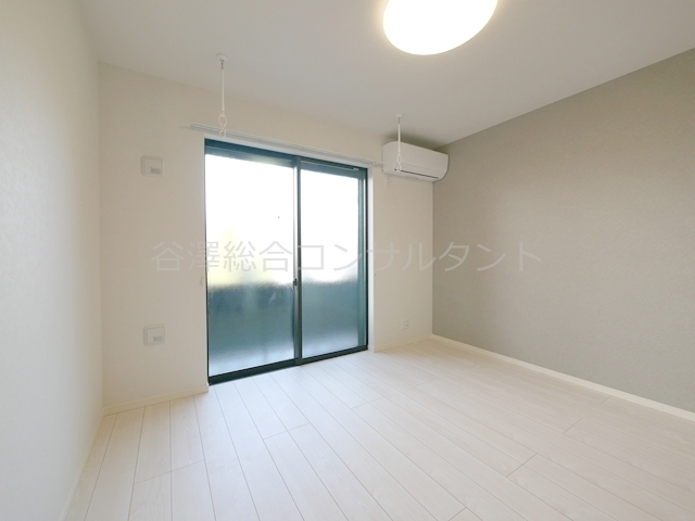居室・リビング　角部屋、エアコン、照明付、洋室