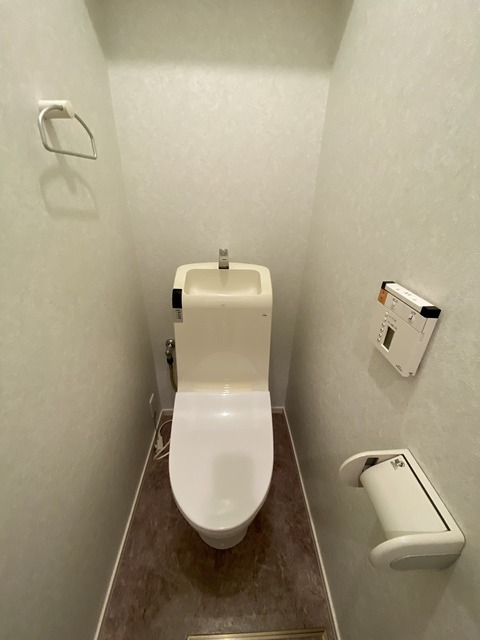 トイレ　ウォシュレット付き