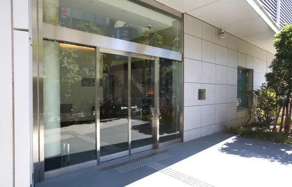 エントランス　清潔なエントランスです