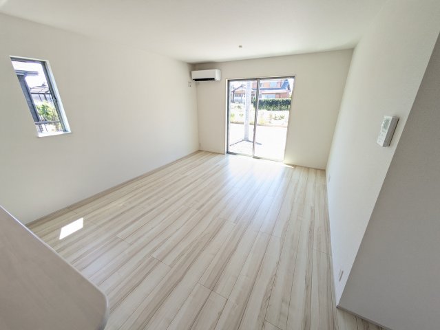 リナージュ岐阜市茜町02の居間写真