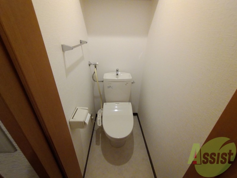 トイレ　ウォシュレット機能がついたトイレです。安心して使用できます。