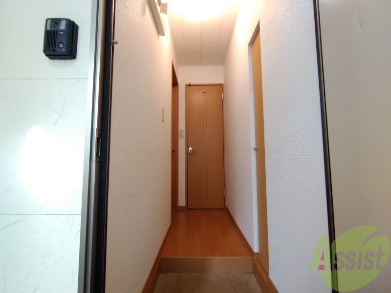 玄関　玄関の様子です。明るい印象ですね。気分もあがりそう。