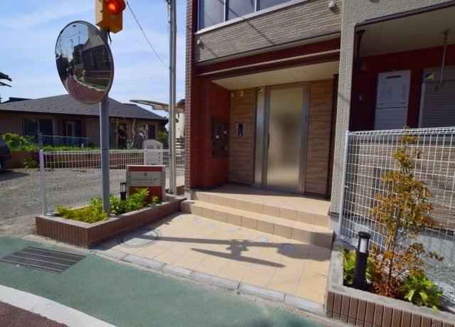 京急逗子線 逗子・葉山駅 徒歩7分 3階建 築8年の外観写真