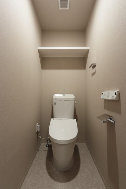 トイレ　※写真は同タイプ住戸です。
