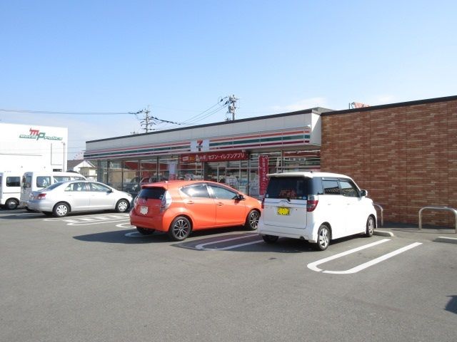 コンビニ　セブンイレブン（コンビニ）まで500m