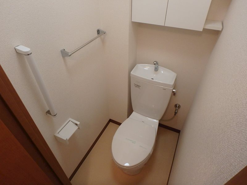 小田急小田原線 秦野駅 徒歩22分 3階建 築15年のトイレ写真