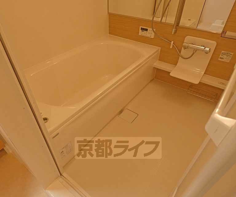 バス・シャワールーム　広めのお風呂です。