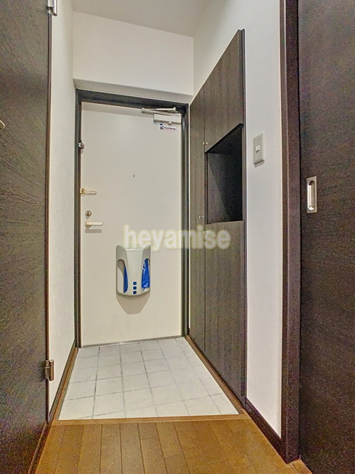 玄関　写真は別号室