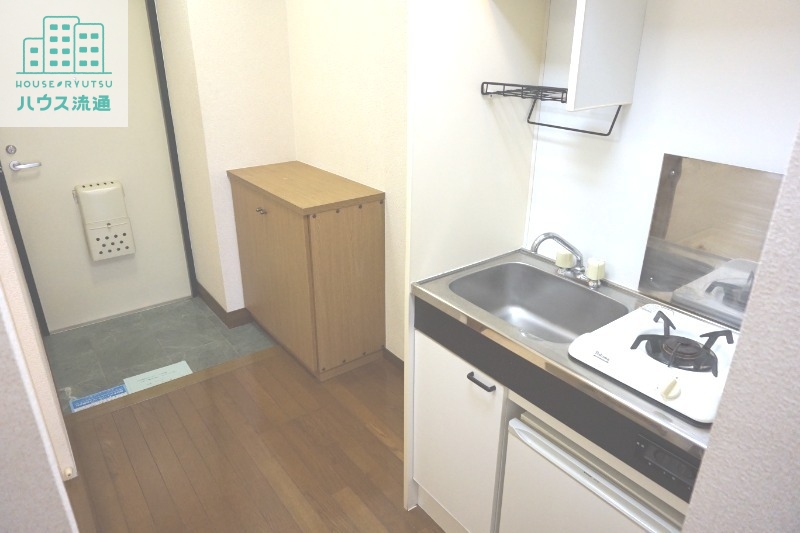 玄関　※反転タイプ別号室の写真です