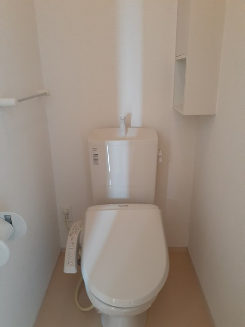 ＪＲ埼京線 南与野駅 徒歩12分 3階建 築13年のトイレ写真