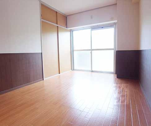 カストルム滝川の居間写真
