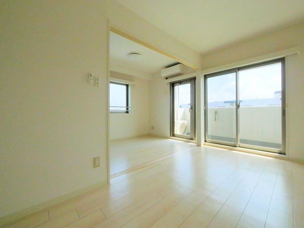 レジディア仙台原ノ町の居間写真