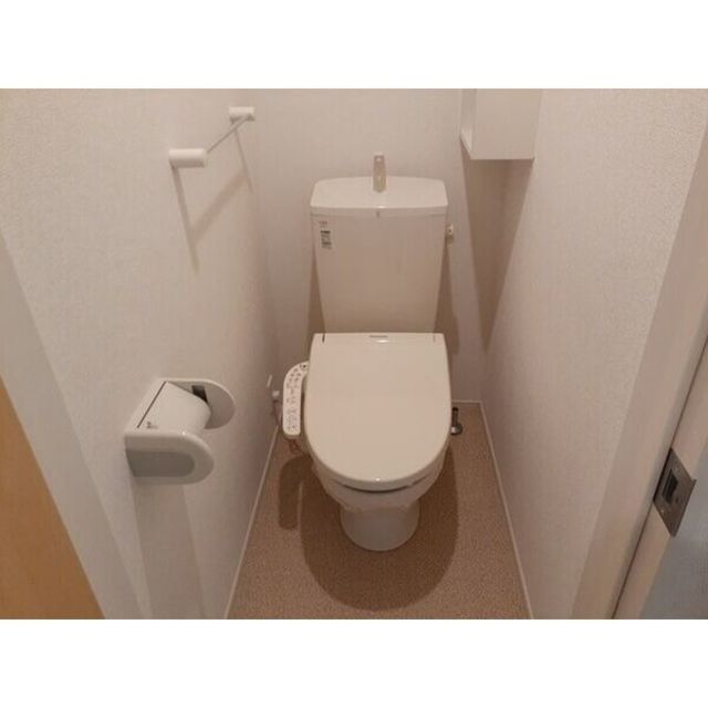 阪急今津線 小林駅 徒歩10分 2階建 築11年のトイレ写真