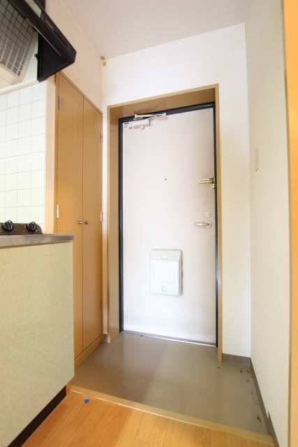 玄関　別号室の写真です。（反転）