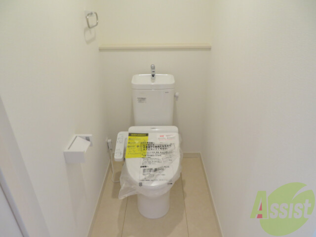 トイレ　トイレは温水洗浄便座機能がついています。