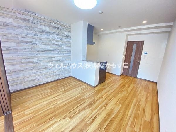 FREEDOM residence堺深井沢町の居間写真