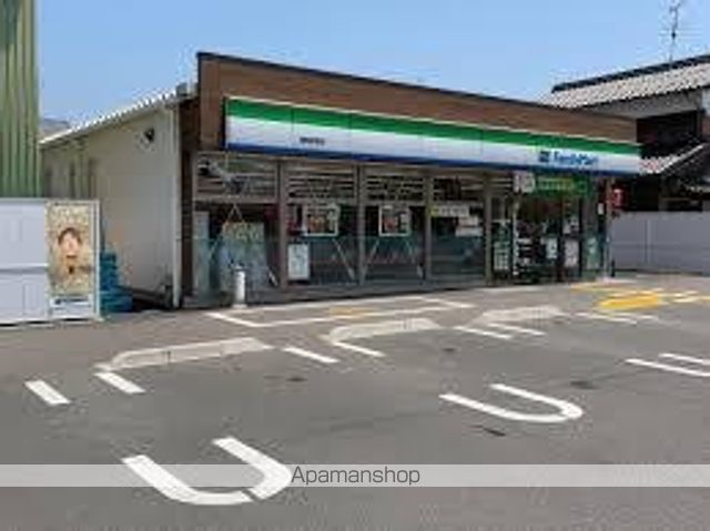 コンビニ　ファミリーマート（コンビニ）まで980m