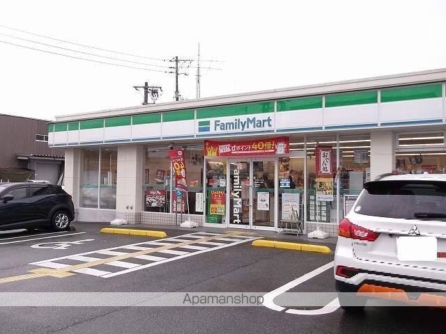 コンビニ　ファミリーマート（コンビニ）まで551m