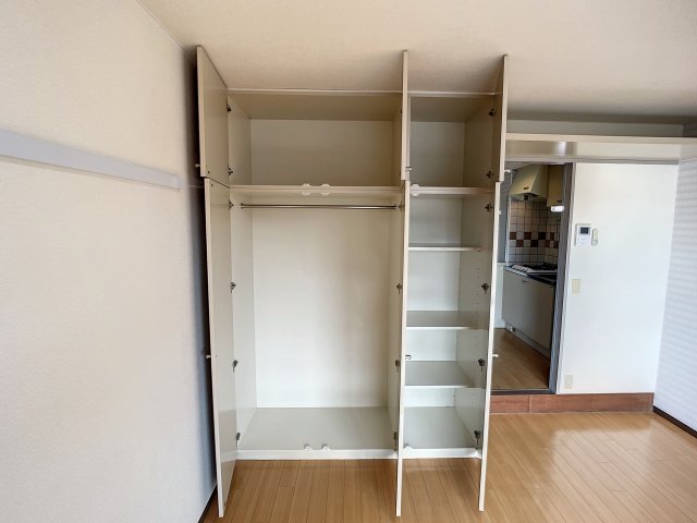 収納　掲載写真は空室の別部屋を掲載しております。実際のお部屋と仕様