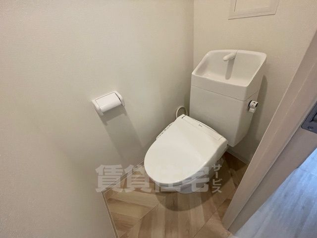 地下鉄堺筋線 天神橋筋六丁目駅 徒歩3分 8階建 築3年のトイレ写真