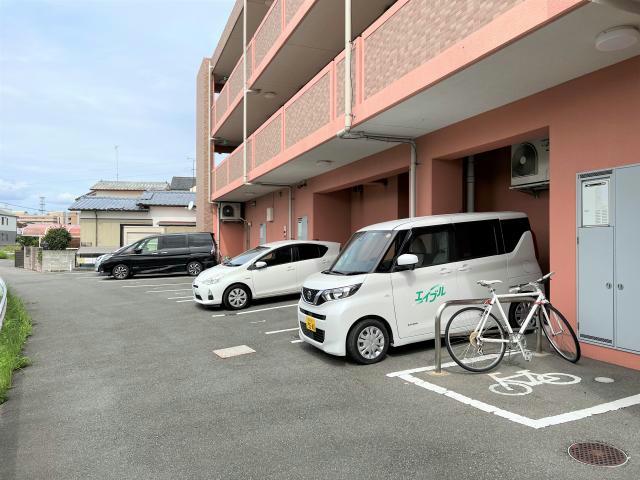 駐車場　駐車場