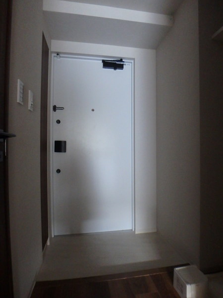 玄関　同タイプのお部屋です
