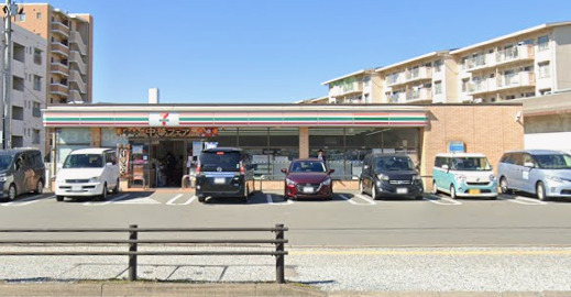 コンビニ　セブンイレブン 福岡箱崎7丁目店（コンビニ）まで685m