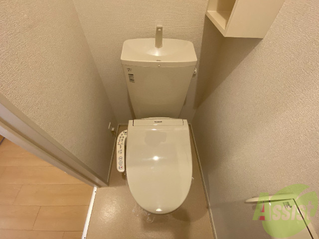 トイレ　温水洗浄便座ですので、今のトイレには欠かせないですね。